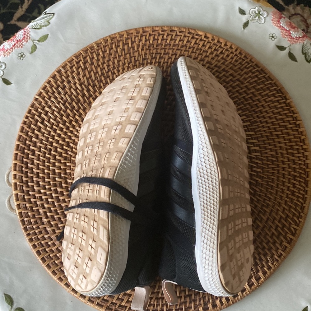 🌻SALE🌻 Adidas shoes - Picture 4 of 6